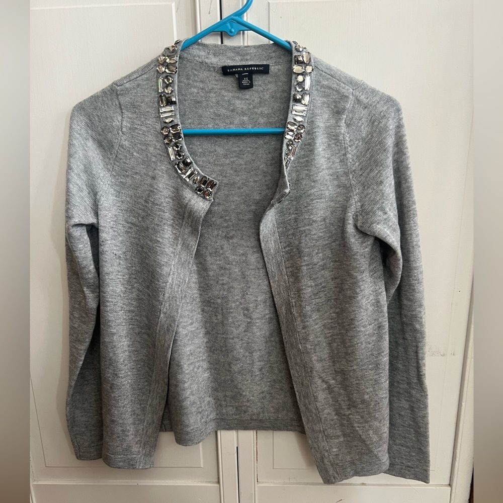 Banana Republic long sleeve knit cardigan XS with decorative collar light gray